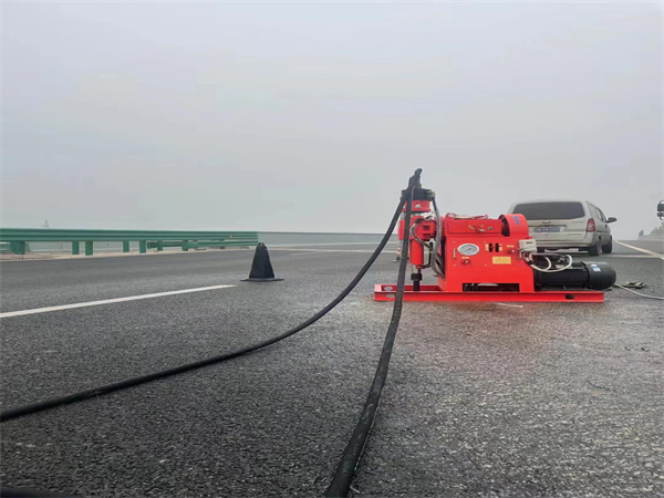 万秀马路路基路面开裂下沉注浆加固灌浆